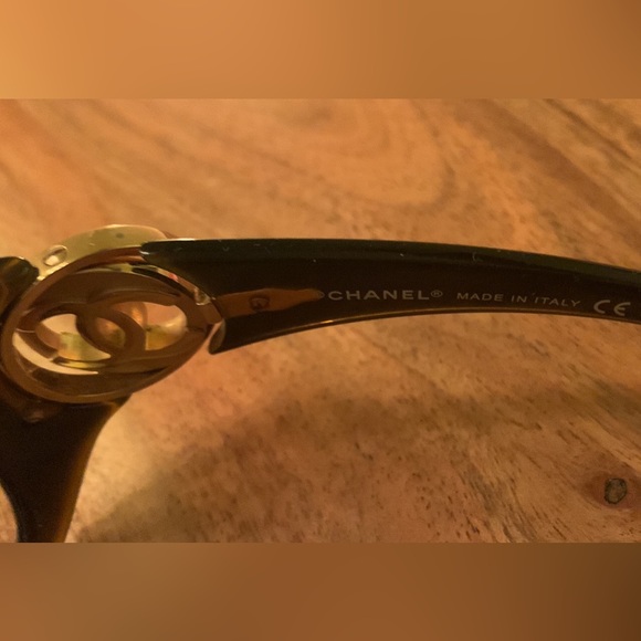 CHANEL Sunglasses - Picture 3 of 4